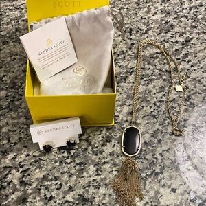 Kendra Scott Black and Gold Pendant Necklace